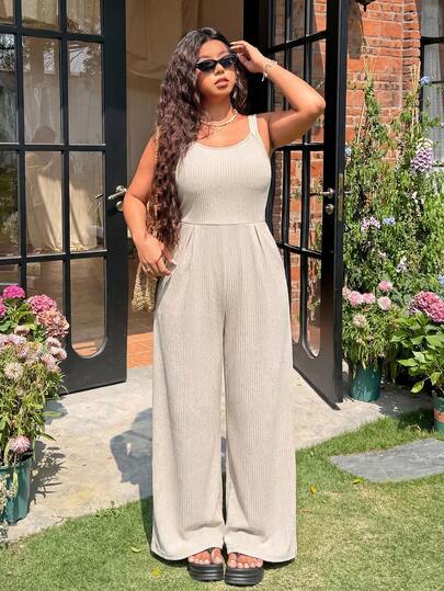 SHEIN EZwear Plus Size Women Solid Color Pleated Casual Jumpsuit, Suitable For Vacation & Daily Wear