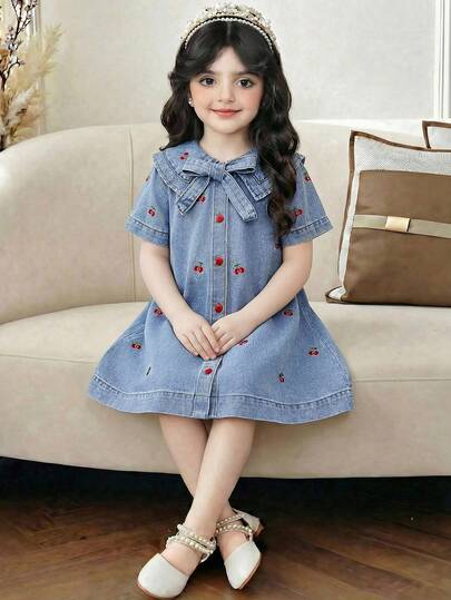 SHEIN Đầm cổ bẻ bằng vải denim xanh thêu hoa anh đào cho bé gái