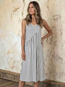 EMERY ROSE 女士条纹V领休闲宽松无袖中长连衣裙 - 黑與白 - 查看 9