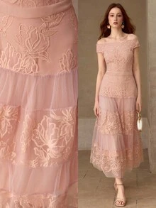 MOTF PREMIUM VESTIDO CON HOMBROS DESCUBIERTOS, BORDADO FLORAL, PARCHES DE MALLA, PRIMAVERA/VERANO - Rosa - Ver 1