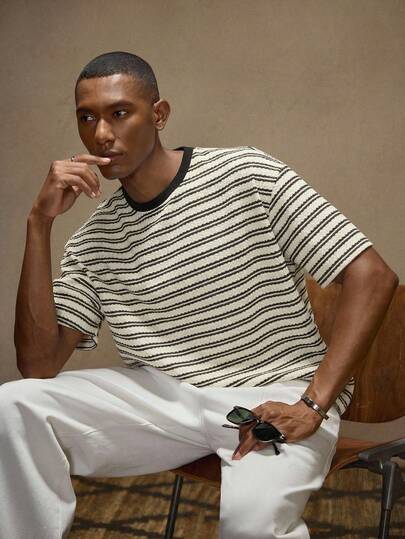 AKNOTIC 常规宽松短袖圆领T恤