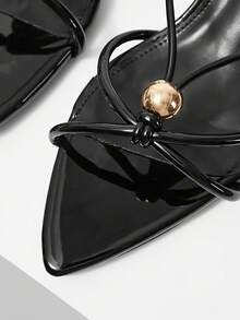 Sandalias de mujer con punta puntiaguda y tira de tacón bajo - Negro - Ver 2