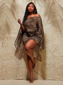 Radiana 两件套加大码女式休闲性感豹纹薄纱不对称肩部上衣和配套短裤套装，适合日常穿着、音乐节、科切拉音乐节、波西米亚风、外出、度假、海滩度假、假日、海边、西部牛仔装、演唱会、狂欢节派对、层次丰富的穿搭、约会之夜、伊比沙岛、纳什维尔、休闲、低调、时尚、夜店、可爱、休闲、购物、街头风、外出等场合，易于搭配，显瘦，凸显身材，修饰身形 - 彩色 - 查看 4