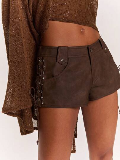 SHEIN BAE Damskie brązowe szorty z ćwiekami i ozdobnym wiązaniem na boku, idealne na festiwal muzyczny Rave Party, z modnym brązowym nadrukiem, z przetarciami i wytarciami. Seksowny styl, odpowiednie na różne okazje, takie jak wyjścia, imprezy i powrót do szkoły. Festiwal muzyki country.