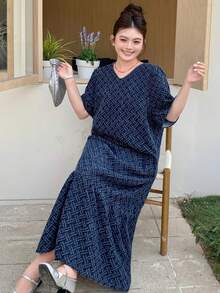 Dazy Plus 时尚V领宽松短袖休闲拼接荷叶边长款牛仔连衣裙，适合大码女性穿着。 - 藍色 - 查看 6