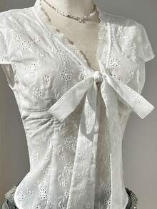 Elamini 白色镂空刺绣面料V领蕾丝边纽扣前襟系带短袖衬衫，女士春夏度假波西米亚甜美可爱通勤上学日常约会百搭款 - 白色 - 查看 5