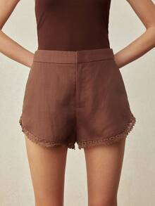 MOTF PREMIUM SHORTS COM RECORTE DE RENDA EM CONTRASTE DE LINHO, ESTILO VINTAGE - Café - Visão 5