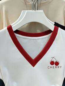 Resyla 女士V领字母樱桃印花休闲百搭日常穿T恤 - 白色 - 查看 3