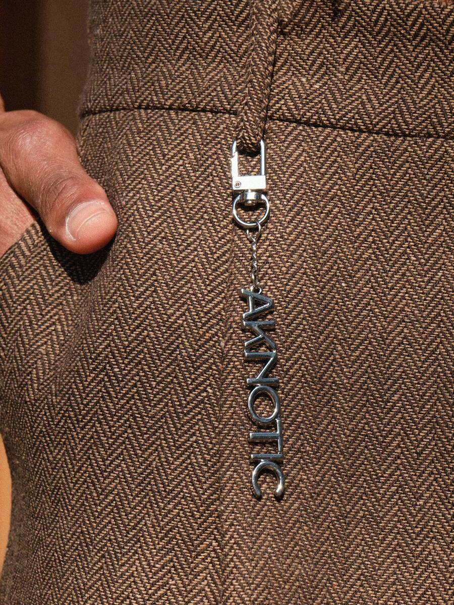 Business Casual Men's Coffee Brown Casual Modern Woven Fabric Bermuda Track Shorts With Zipper Detail Men's White Woven Casual Elastic Waist Straight Leg Shorts, Suitable For Summer, Vacation, Daily Wear, Party, Couple Matching, Father's Day Gift Brown Shorts For Men Brown Jorts Men's Vacation Clothes Men Shorts Linen Shorts For Men Brown Pants Brown Trouser Aknotic Keychain Mens Clothes Pants Herringbone Pattern
