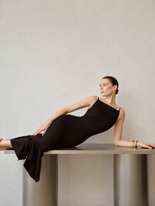 MOTF PREMIUM 优雅美人鱼下摆吊带连衣裙 - 黑色 - 查看 6