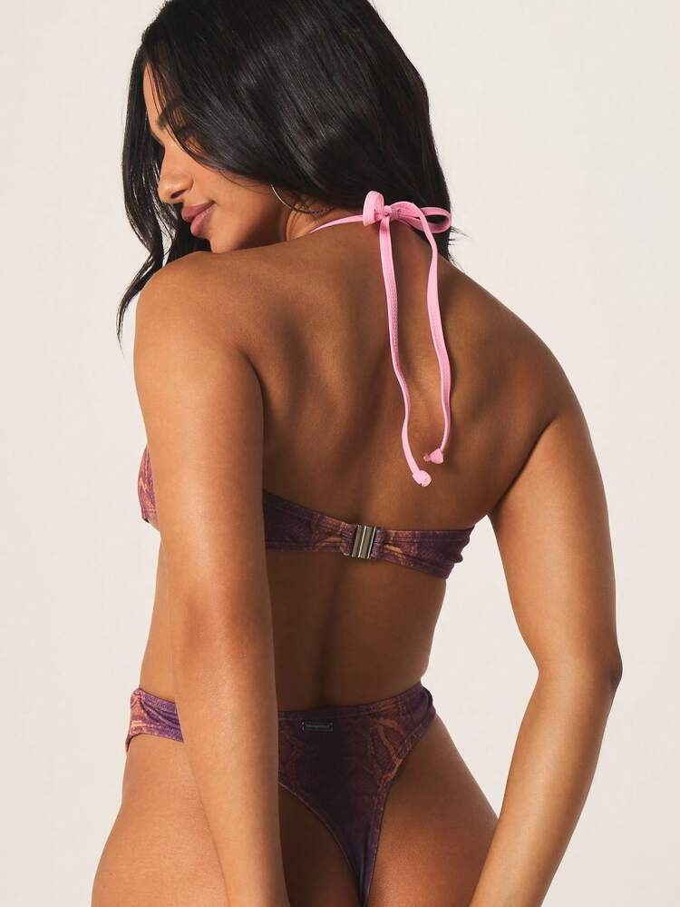 Missguided x Playboy Strandschlangen-Muster Überkreuz Ausschnitt Einteiler Badeanzug mit tiefem V-Ausschnitt und Bindedetails