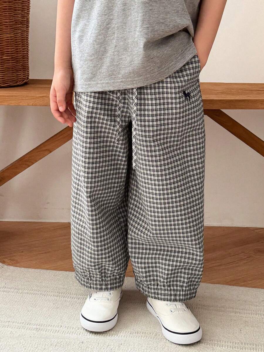 Dazy Kids 男童格子印花刺绣抽绳腰斜插口袋裤 - 黑與白 - 查看 1