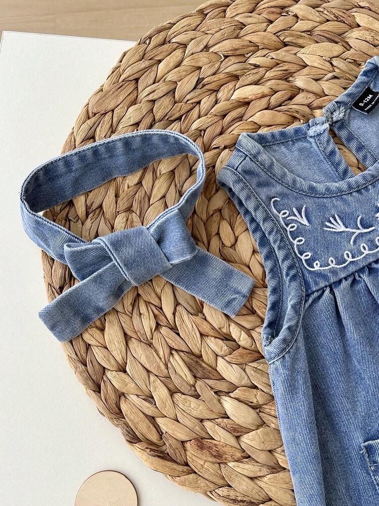 LMoss Kids 女婴花卉刺绣蓝色牛仔无袖宽松连衣裙，配发带 - 淺色水洗藍 - 查看 4