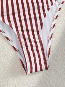 Bộ đồ bơi liền thân Swim SPRTY mới về dành cho nữ, kẻ sọc dọc đỏ trắng, một vai, kiểu dáng chống nắng, thích hợp cho lướt sóng, cổ áo bất đối xứng và thiết kế hở lưng, kiểu dáng cắt cao khoe chân, lấy cảm hứng từ phong cách hàng hải cổ điển, giúp định hình vóc dáng, monokini hở lưng sành điệu, hoàn hảo cho những kỳ nghỉ ven biển và thời trang bên hồ bơi, kỳ nghỉ hè trên bãi biển, trang phục dự tiệc bể bơi và các hoạt động lướt sóng. - Đỏ và trắng - Xem 13