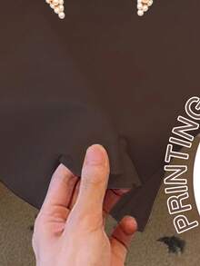 纹理蝴蝶结图案酒红色圆领短袖T恤，适合青少年女孩，夏季、日常穿着、返校季、姐妹装、度假、情人节等场合。 - 彩色 - 查看 5