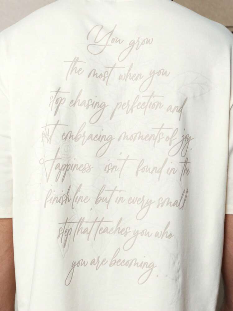 Kastenförmig geschnittenes T-Shirt mit Rückentext
