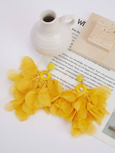 Enchnt 1 par de pendientes de borlas con pétalos de tela amarilla de estilo bohemio hechos a mano, adecuados para que las mujeres los usen en fiestas, galas, vacaciones en la playa y otras ocasiones