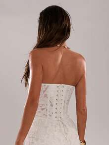 SHEIN BAE Áo croptop quây màu trắng chất liệu vải dệt họa tiết, gợi cảm, thích hợp cho kỳ nghỉ thường ngày, đi biển, áo quây lãng mạn, áo kiểu thanh lịch, áo blouse trắng có họa tiết, thích hợp cho tiệc tùng, tiệc cocktail. - trắng - Xem 2