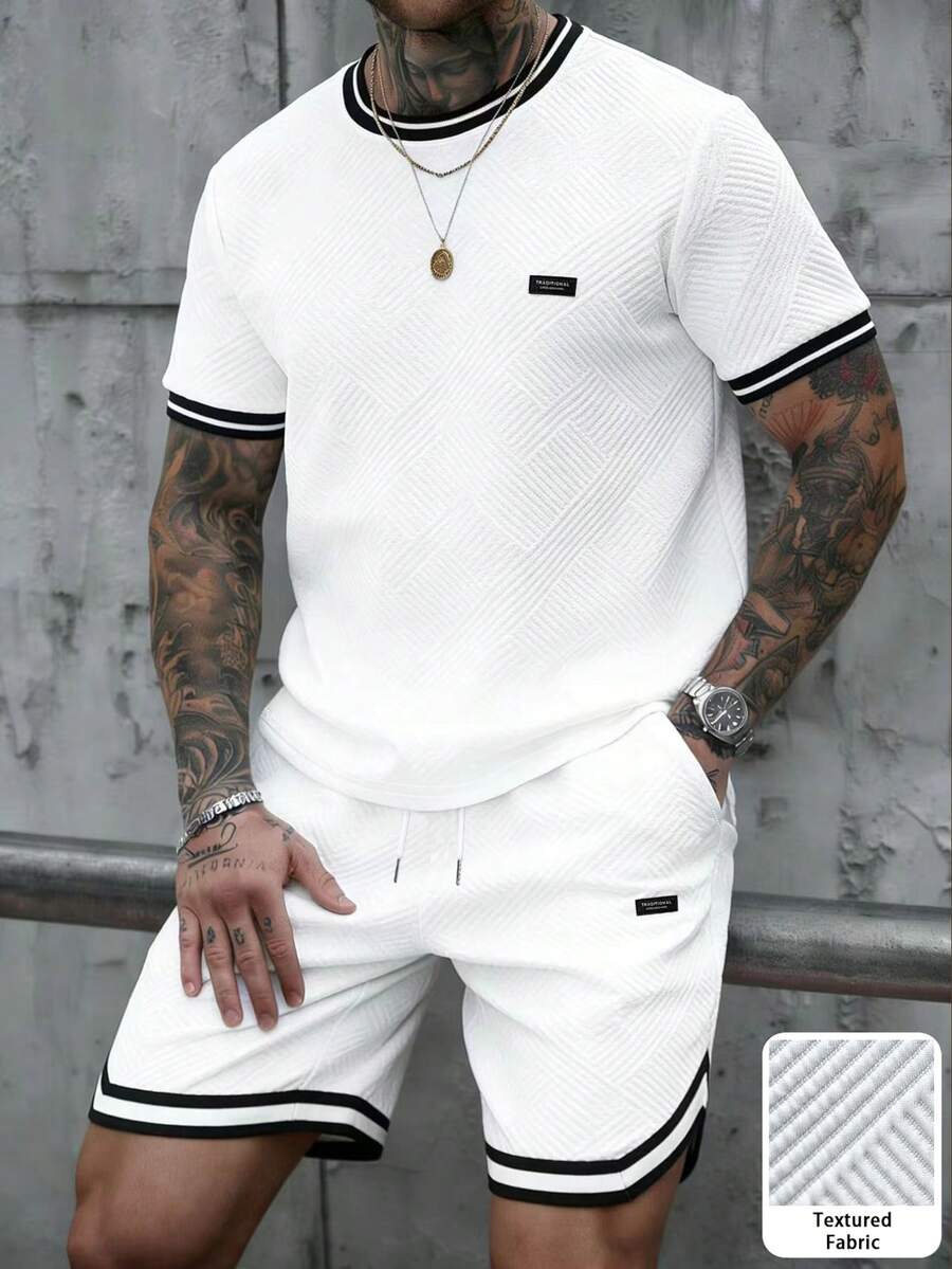 Manfinity CasualCool 男士撞色滚边圆领贴片T恤和抽绳腰短裤套装，男士复古风，日常休闲，周末旅行，户外活动，探险旅行，轻松的工作环境或半正式场合，男友/丈夫礼物，周年纪念/生日礼物，派对，夏季假期，婚礼，春夏，狂欢节，男士时尚纹理面料短袖圆领T恤和短裤套装，男士白色两件套短裤套装，男士两件套休闲短裤套装，男士两件套白色服装，男士夏季短款运动服套装，男士街头服饰套装 - 白色 - 查看 1