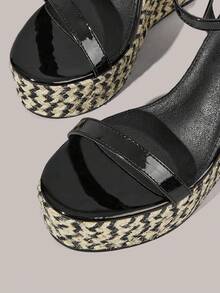 Styleloop Giày sandal đế bệt cao gót kiểu dáng điêu khắc với viền bèo nhún dành cho nữ, sandal cao gót ren đen thanh lịch, giày đi học, giày sinh viên, giày mùa xuân, giày nghỉ lễ Phục sinh, giày Giáng sinh. - màu đen - Xem 3