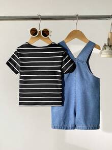 SHEIN Playful Pals 男婴休闲百搭舒适套装，包含一件披肩领条纹短袖T恤和一条可调节牛仔背带裤，适合通勤、上学、度假、运动、春夏季节穿着，尺码6个月至3岁，儿童服装，婴儿服装，幼儿T恤，幼儿背带裤 - 黑色 - 查看 2