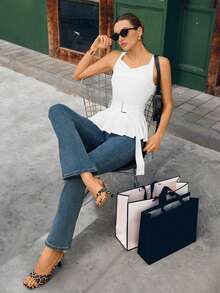 Opuloom 女士时尚现代褶裥下摆修身无袖衬衫上衣，腰部系带，金属太阳扣装饰，休闲百搭，适合日常、工作、用餐场合。 - 白色 - 查看 3