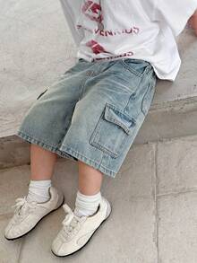 SHEIN Quần short jean Bermuda denim màu xanh dương, kiểu dáng thời trang mới cho bé trai, phong cách retro vintage, rách rưới, có họa tiết râu mèo, dáng rộng, túi hộp, thích hợp mặc hàng ngày vào mùa xuân/hè, cho bé trai, phong cách đường phố, đi biển, nghỉ mát, thường ngày, họa tiết đồ họa, quần short cho trẻ mới biết đi, quần short cho bé trai 4 tuổi, quần short mùa hè, quần short thường ngày. - Rửa nhẹ - Xem 7