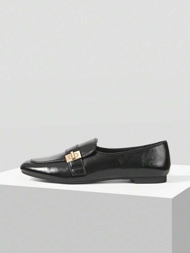 WOMEN PU LEATHER METAL DETAIL FLATS