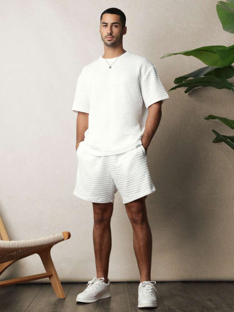 テクスチャードTシャツとショーツのコーディネートセット
