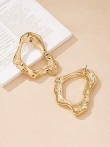 Arave 1 Pair Of European & American Geometric Asymmetrical Hollow Stud Earrings - Yellow Gold - View 4