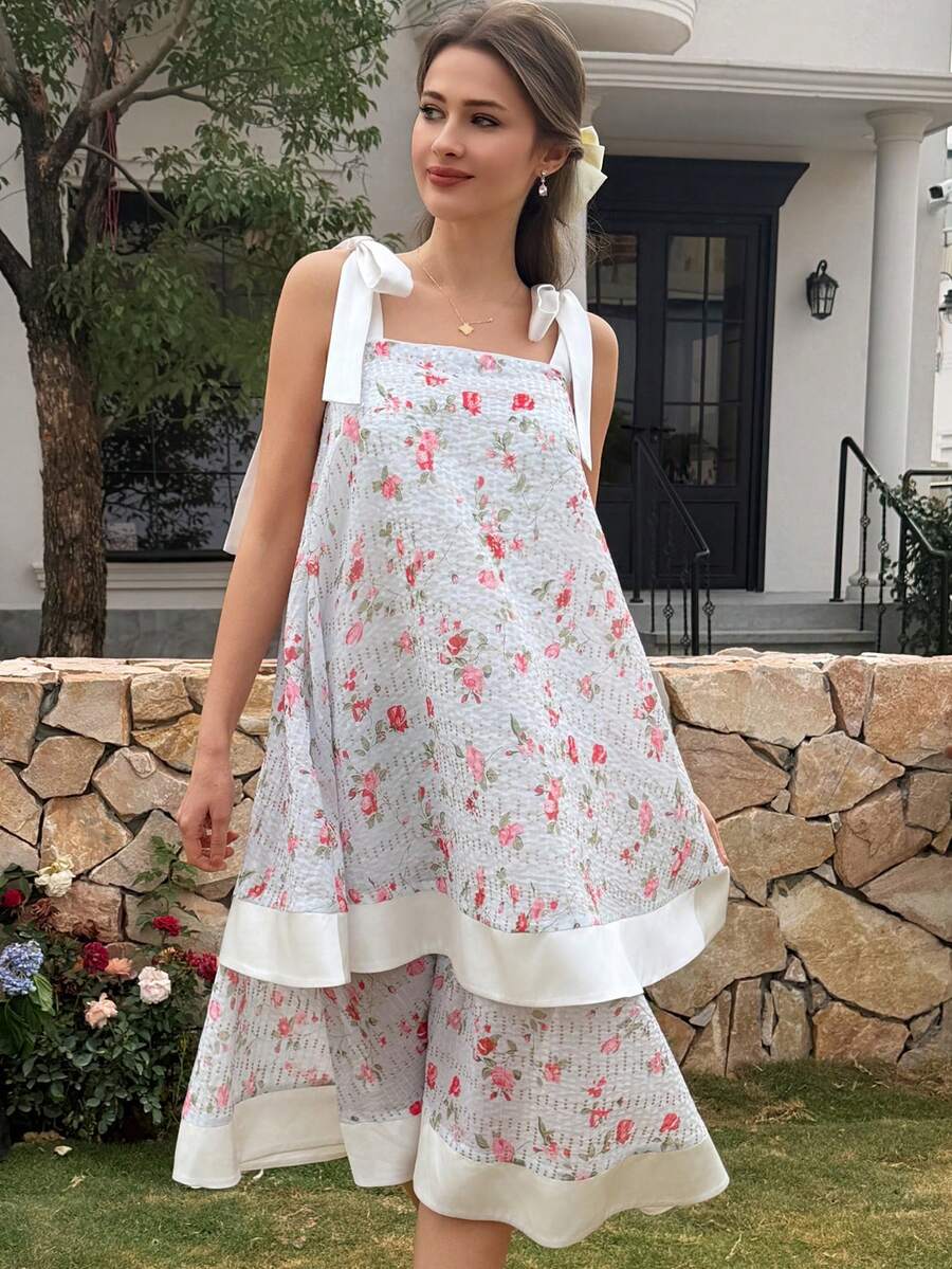 DAZY Áo ngủ nữ kiểu Pháp lãng mạn in hoa đính sequin, xếp lớp, buộc dây vai. - Màu xanh lam - Xem 1