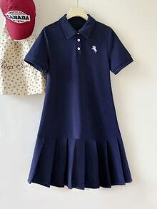 SHEIN 少女藏蓝色 Polo 领刺绣褶裥下摆休闲连衣裙，校服款式 - 藍色 - 查看 6