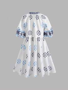 SHEIN 少女蓝白几何图案连衣裙，V领，中袖，宽松版型，适合海滩度假穿着 - 藍白色 - 查看 2