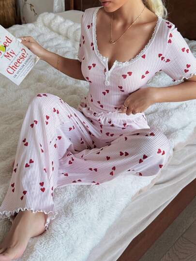 SHEIN 心形印花蕾丝边领口纽扣装饰短袖和裤子两件套睡衣
