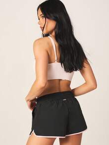 Missguided x Playboy Quần short thể thao nữ có dây rút in logo thỏ, viền hồng tương phản và túi bên hông, phù hợp với lối sống năng động. - màu đen - Xem 3