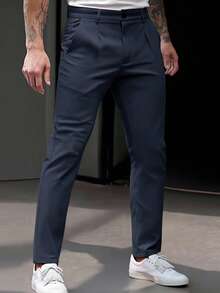 Manfinity Bizformal 纯色褶裥腰带环休闲商务百搭男士长裤，男士高腰裤，男士褶裥裤，男士休闲裤，男士藏蓝色长裤，适合日常休闲、周末旅行、户外活动、探险旅行、轻松的工作环境或半正式场合，也是送给男友/丈夫、周年纪念/生日、派对、暑假、新年、婚礼、情人节的理想礼物。 - 寶藍色 - 查看 3