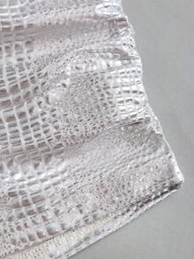 Sweetra 经典性感褶皱紧身短裤，酒红色纹理面料，适合圣诞派对，甜美又不失性感风格 - 銀色 - 查看 4