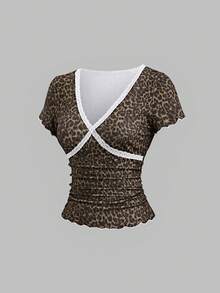 Sweetra 女士豹纹褶皱撞色滚边上衣，适合万圣节、感恩节、新年派对、通勤、日常穿着、旅行、度假 - V领，蕾丝滚边，短袖 - 棕色 - 查看 1