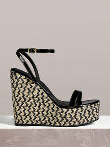 Styleloop Giày sandal đế bệt cao gót kiểu dáng điêu khắc với viền bèo nhún dành cho nữ, sandal cao gót ren đen thanh lịch, giày đi học, giày sinh viên, giày mùa xuân, giày nghỉ lễ Phục sinh, giày Giáng sinh. - màu đen - Xem 2