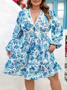 SHEIN CURVE+ Curve 尺码 US22 音乐节、海滨度假、波西米亚风 V 领印花梭织迷你连衣裙，适合春夏穿着，夏季服装，情人节、度假装、沙滩装、节日、浪漫优雅服饰、波西米亚风、甜美风、锐舞派对装、热带度假女装、狂欢节夏季宽松腰身碎花连衣裙 - 藍色 - 查看 8