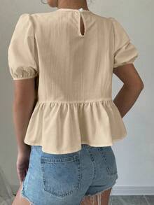 Selianne 蝴蝶结前襟花瓣袖荷叶边上衣 荷叶边上衣 娃娃衫 端庄夏季上衣 女士奶油色上衣 女士优雅上衣 女士娃娃衫 女士米色上衣 荷叶边上衣 女士上衣和衬衫 YSK服装 Y2K修身衬衫 女士服装 职业衬衫 - 卡其色 - 查看 2