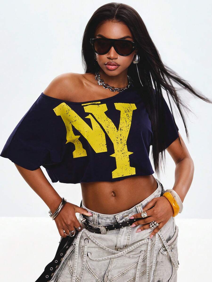 Coolane Camiseta corta con cuello asimétrico y estampado gráfico, ropa urbana elegante de uso diario estilo Y2K para mujer, primavera/verano - Azul Marino - Ver 1