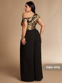 SHEIN BAE 大码女式短袖不对称肩部烫金印花T恤，春夏款；女式时尚不对称领口网纱金色烫金印花性感短袖透明夜店上衣；女式魅力金色烫金印花单肩透视网纱短袖上衣，适合派对和夜店；女式黑色和金色金属印花网纱不对称领口修身短袖上衣 - 金色 - 查看 2