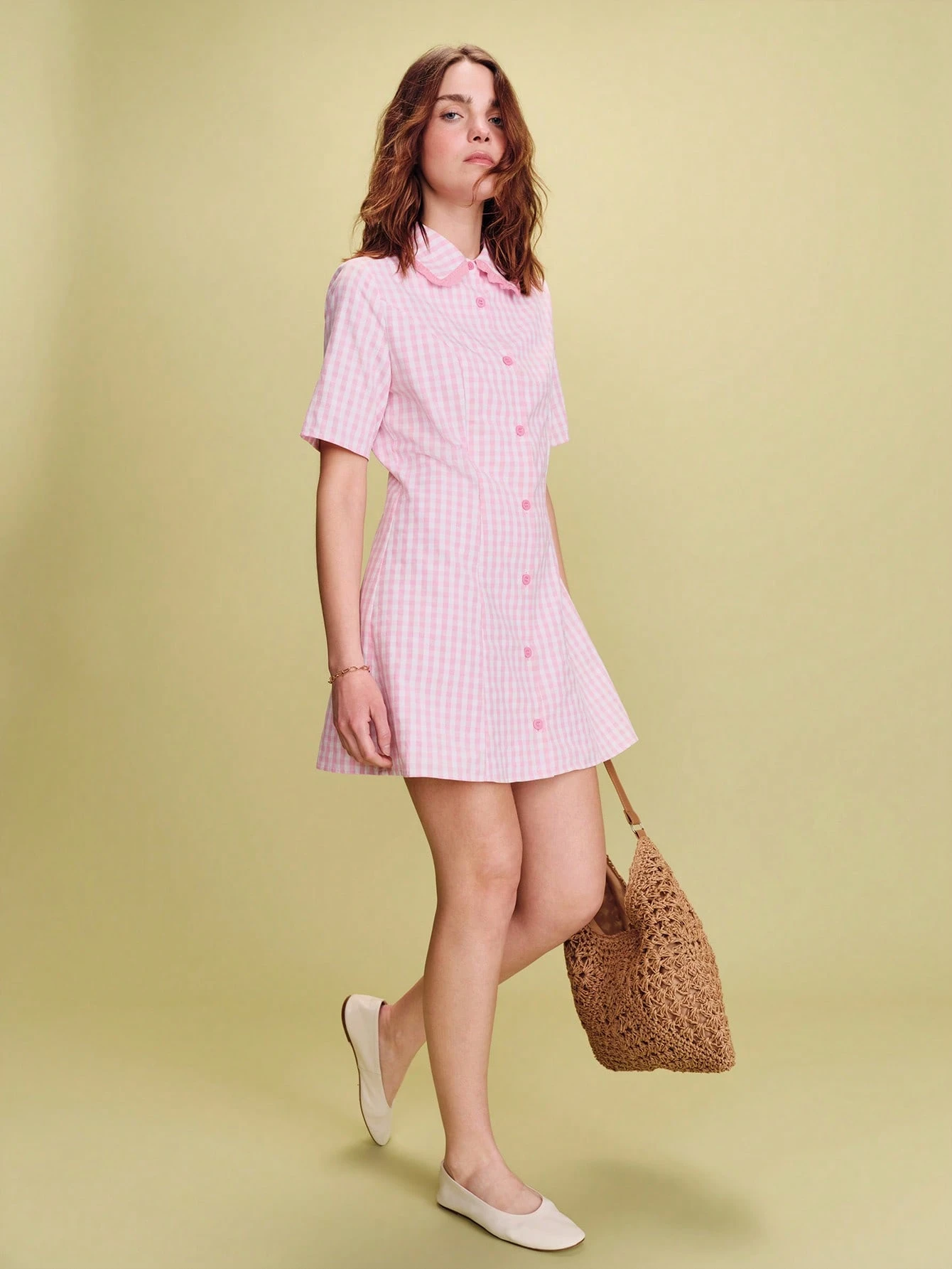 Vestido camisa mini a cuadros rosa y blanco con cuello bordado en rosa, estilo lindo de primavera y verano con estilo francés y parisino