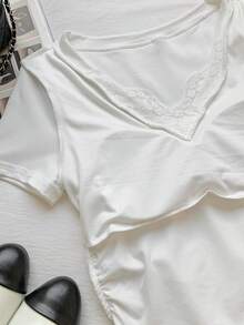 SHEIN EZwear 女士纯色V领褶皱休闲百搭日常短袖T恤 - 白色 - 查看 4