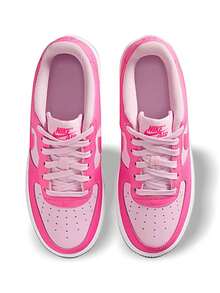 Nike Air Force 1 女款运动鞋（小学款）吸汗透气轻便纯色易洗百搭学生鞋（GS）粉色 IO7454-684 - 淺粉色/粉紅色 - 查看 5