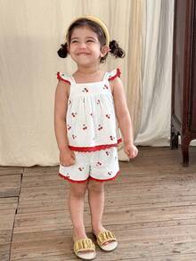 LMoss Kids Bộ đồ 2 món cho bé gái, gồm áo vest và quần short dệt kim cổ vuông, viền bèo nhún, in hình quả anh đào. - Nhiều màu - Xem 9