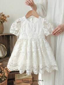 Cozy Pixies Đầm in hoa cho bé gái, cổ tròn, tay cánh hoa, eo thắt. - trắng - Xem 9