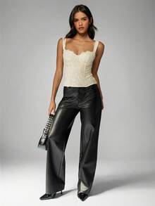 MISSGUIDED Top corset con escote bustier, con delicado ribete de encaje y tirantes anchos para ocasiones de noche - Crema - Ver 3
