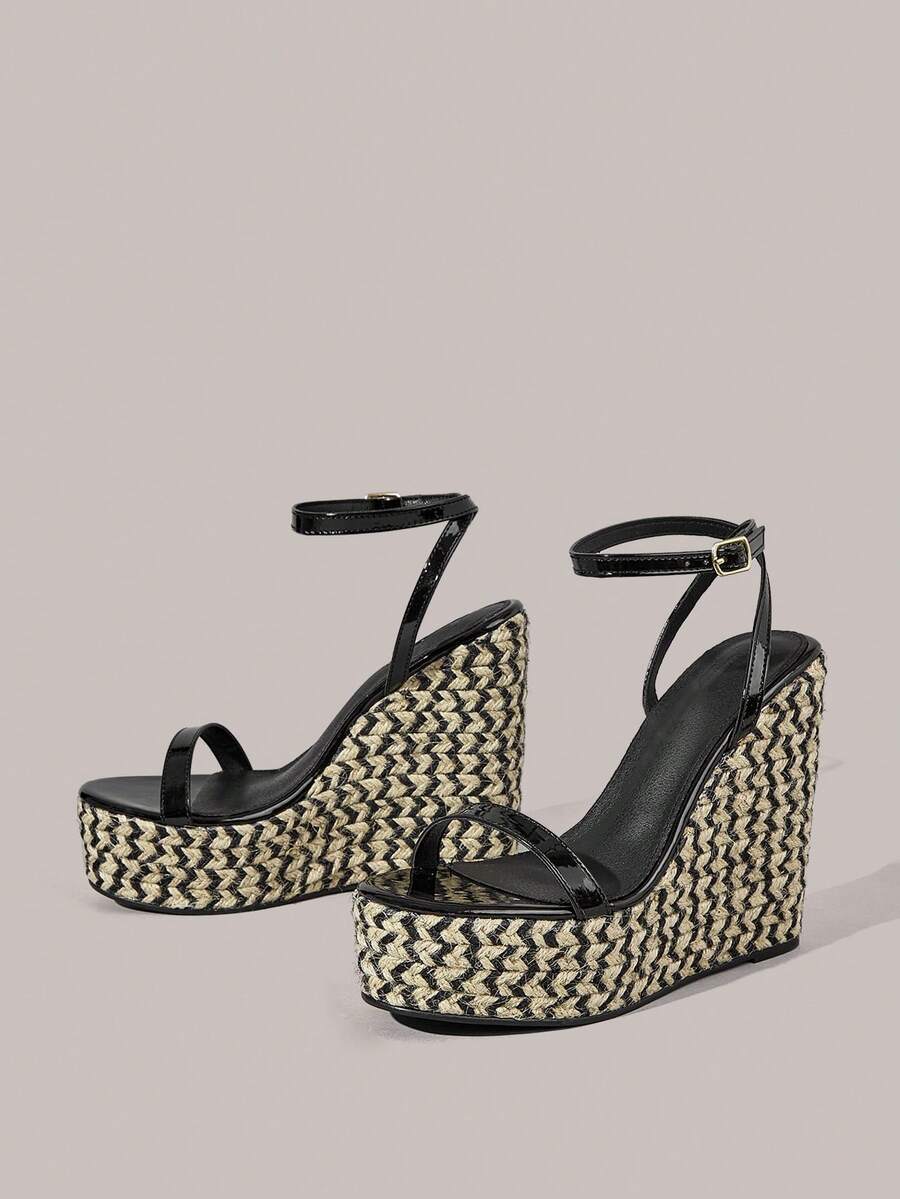 Styleloop Giày sandal đế bệt cao gót kiểu dáng điêu khắc với viền bèo nhún dành cho nữ, sandal cao gót ren đen thanh lịch, giày đi học, giày sinh viên, giày mùa xuân, giày nghỉ lễ Phục sinh, giày Giáng sinh. - màu đen - Xem 1